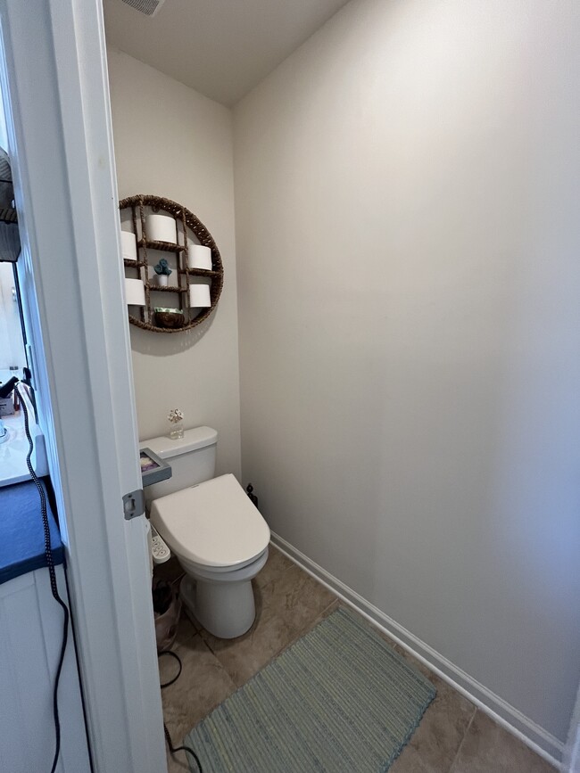 Building Photo - 1323 Weedon Dr
