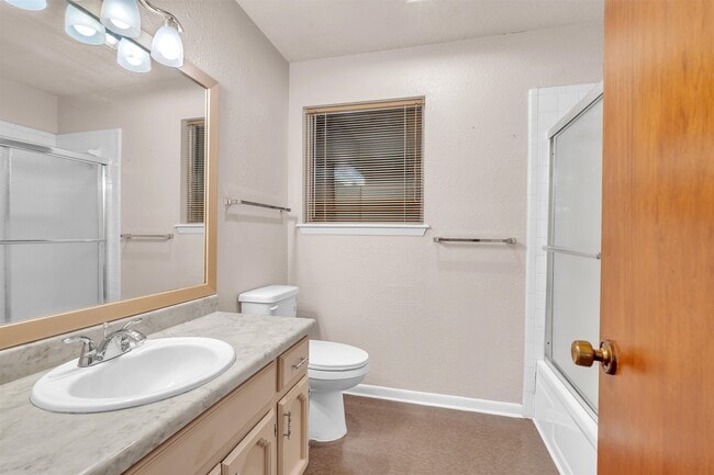 Building Photo - 901 Eden Ln