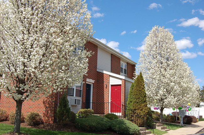 Building Photo - Mayflower Crossing Apartments