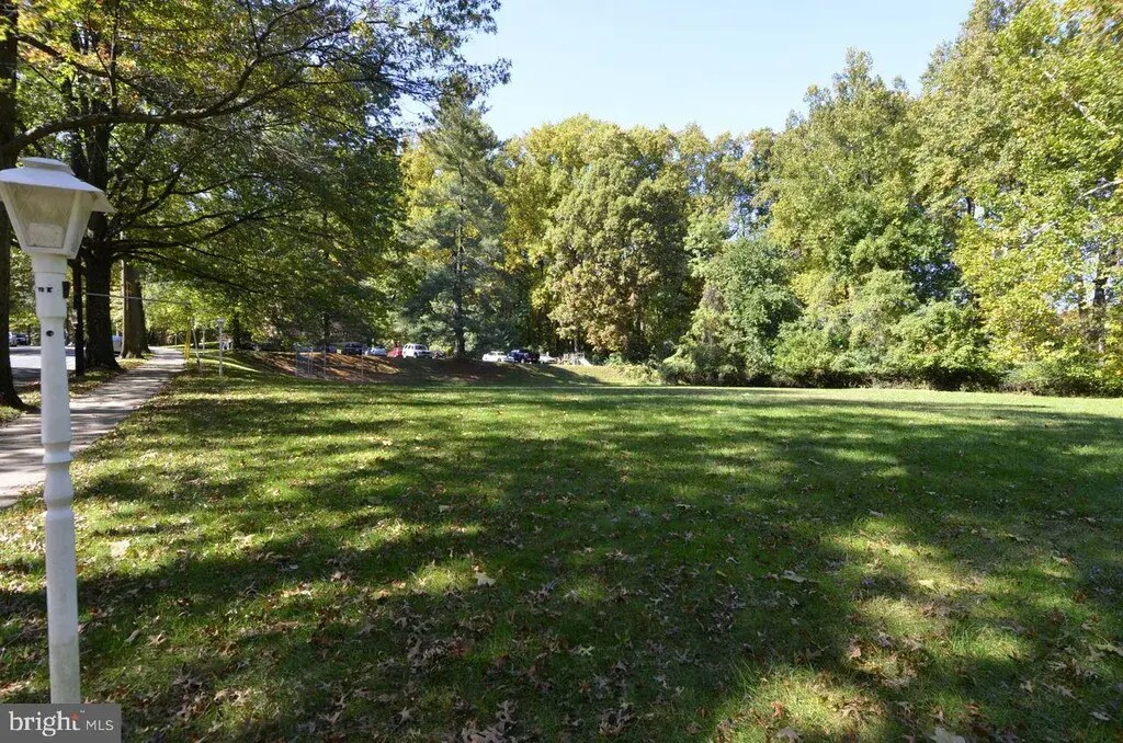 Building Photo - 10600 Kenilworth Ave