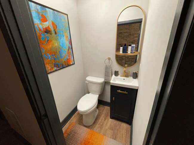 Building Photo - 1 bedroom in Chicago IL 60657