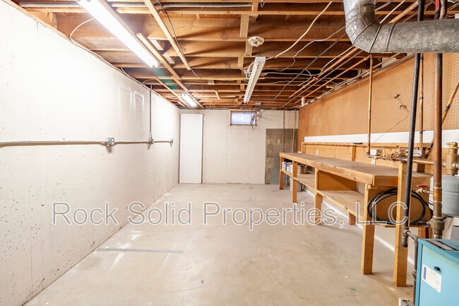 Building Photo - 1529 Walnut Dr