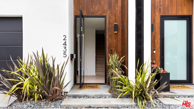 Building Photo - 2435 Penmar Ave