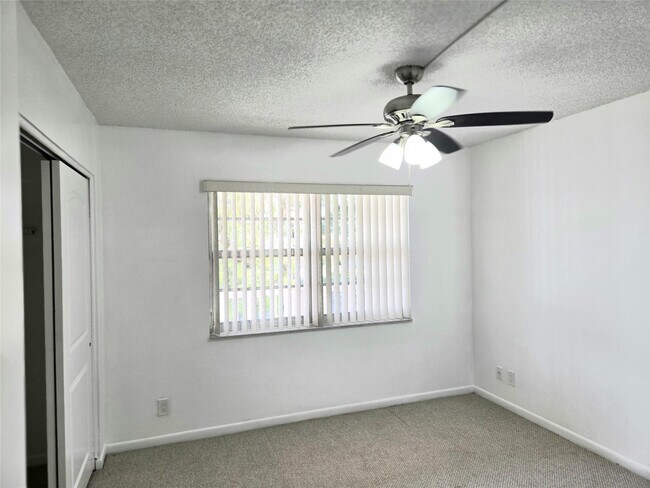 Building Photo - 1100 NW 87th Ave