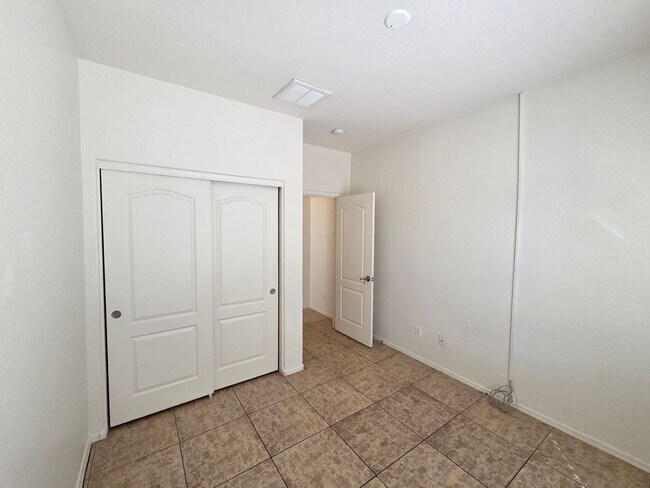 Building Photo - Beautiful 4 Bed/2 Bath in Goodyear!