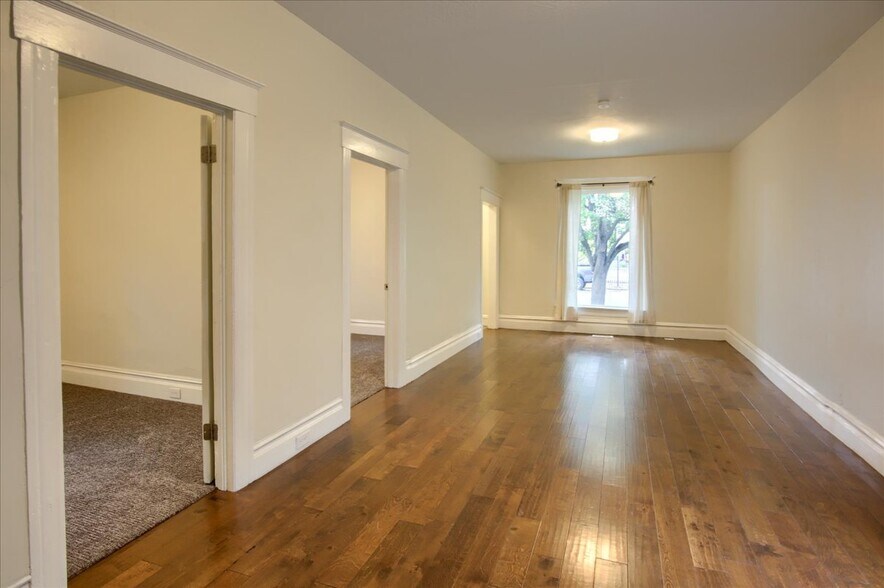 Building Photo - 159 W Paxton Ave