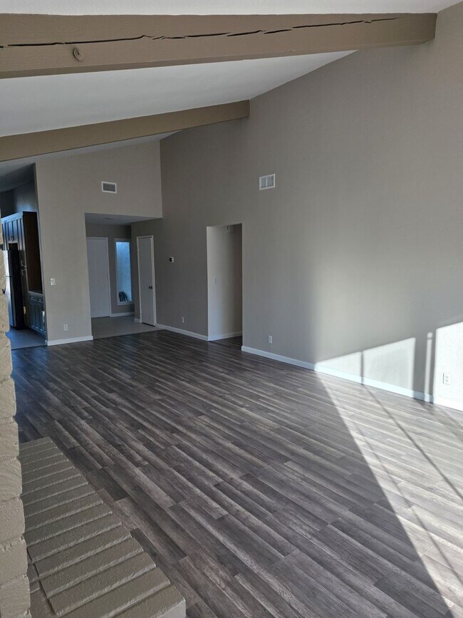 Building Photo - $4,200 p/mo - 3br/2ba in one of Oceanside's finest neighborhoods