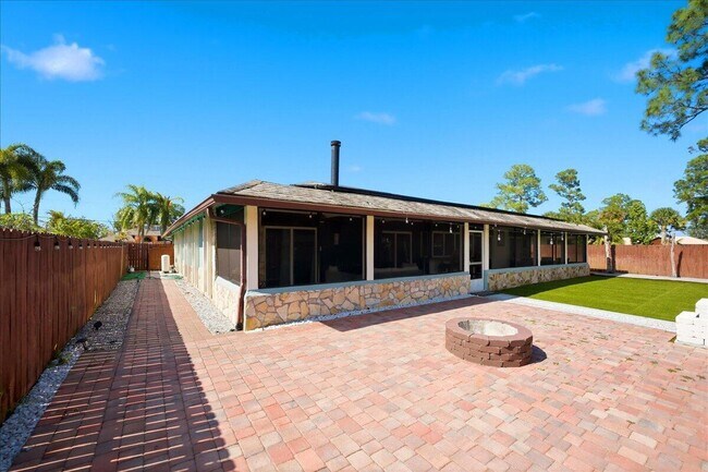 Building Photo - 1326 SW Bartell Ave