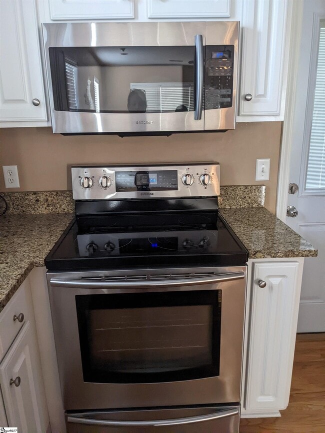 Building Photo - 10 Alex Ct