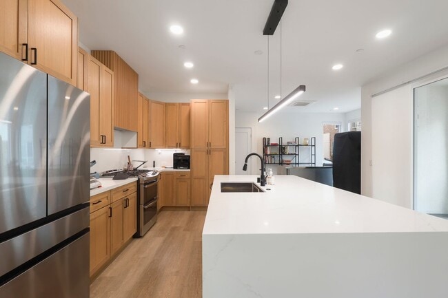 Building Photo - Detached Townhome - Private Roof Deck - With 360 Panoramic Views