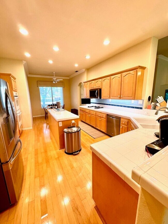 Building Photo - Springfield Home with a View - MUST BE 55 YEARS OF AGE