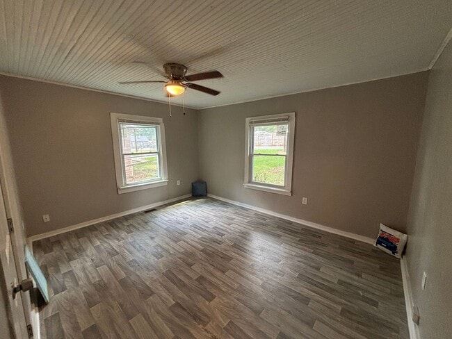 Building Photo - 1112 East Dr