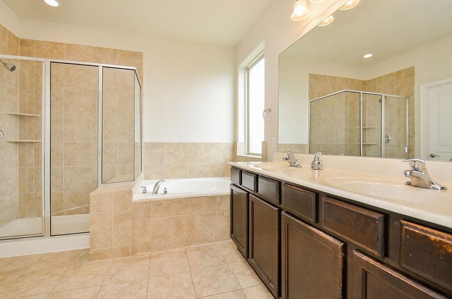 Building Photo - 16608 Spirit Lake Ct