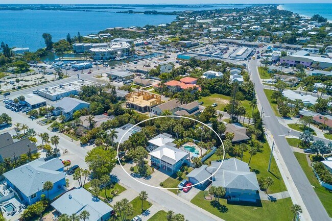 Building Photo - 305 57th St