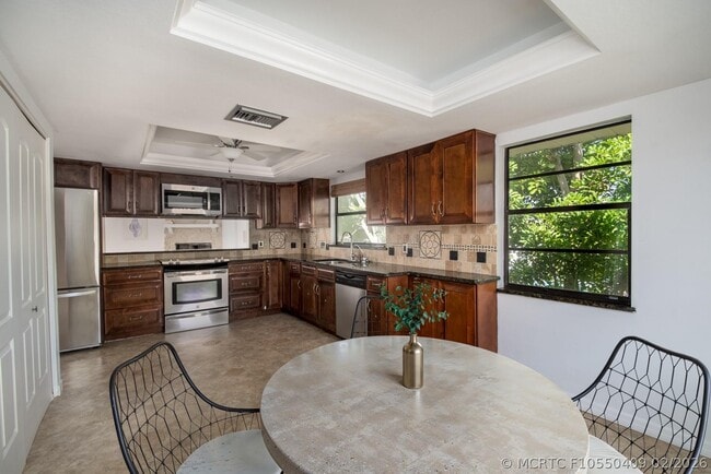 Building Photo - 2504 Hibiscus Dr W