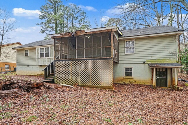 Building Photo - Large 3 Bedroom 2 Bath Home