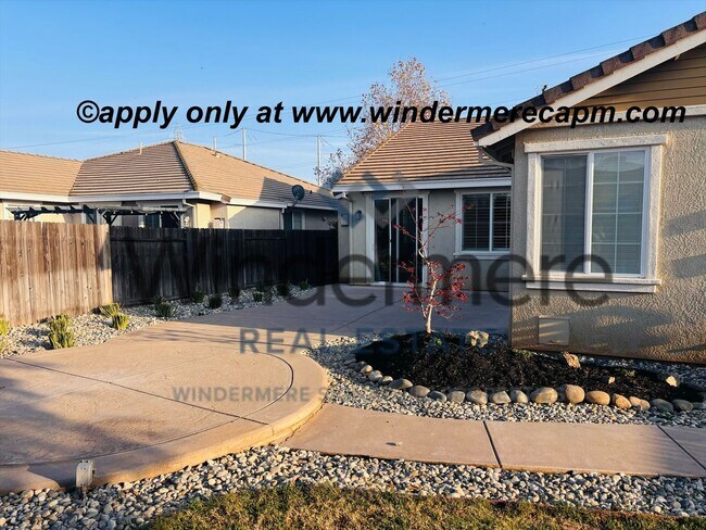 Building Photo - Bright & Stylish Entertainer's Retreat! Single story 3 bed- Plus Bonus Room!!