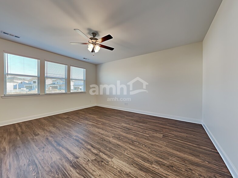 Building Photo - 4869 Chutney Dr