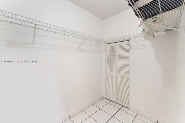 Building Photo - 1160 SW 9th St