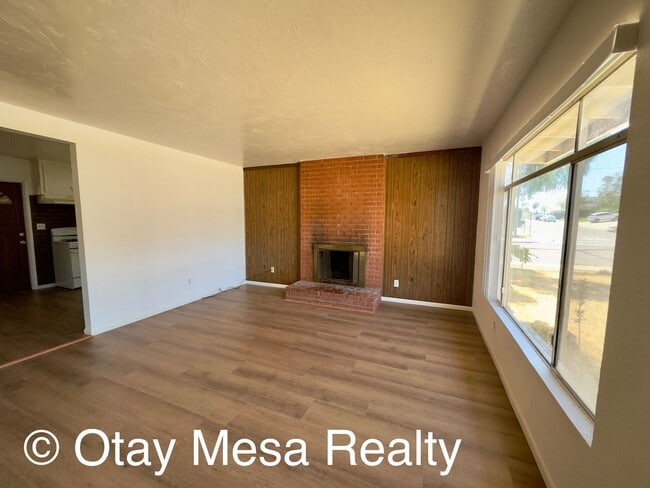Building Photo - Charming 3-Bedroom Home with Expansive Outdoor Space