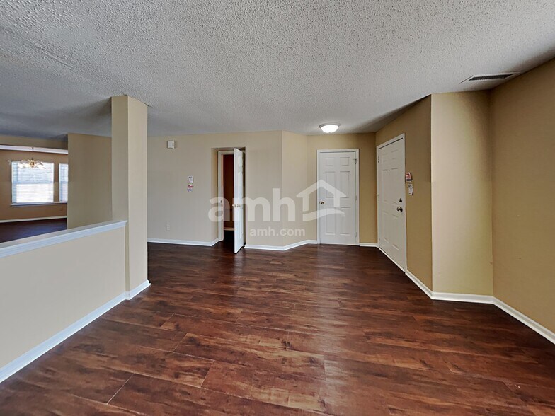 Building Photo - 10970 Clear Spring Dr