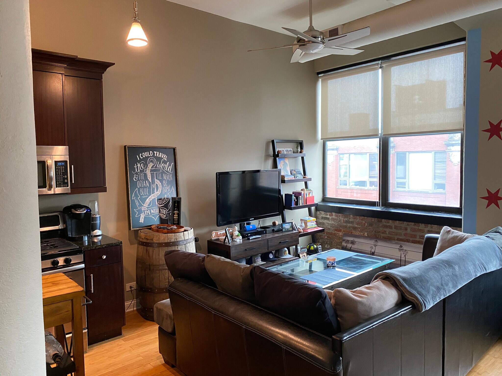 Building Photo - 812 W Van Buren St