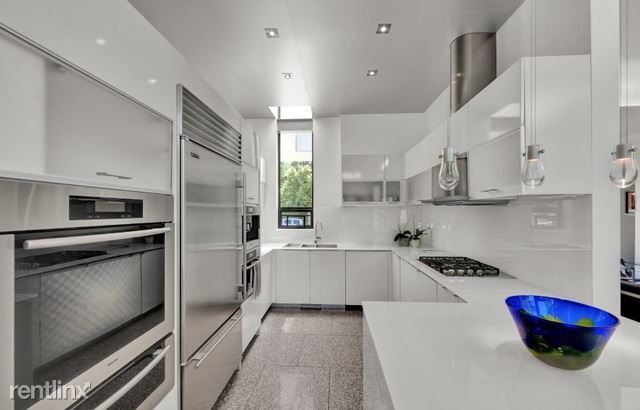 Building Photo - 1 br, 1 bath Condo - 1395 E Michigan Ave