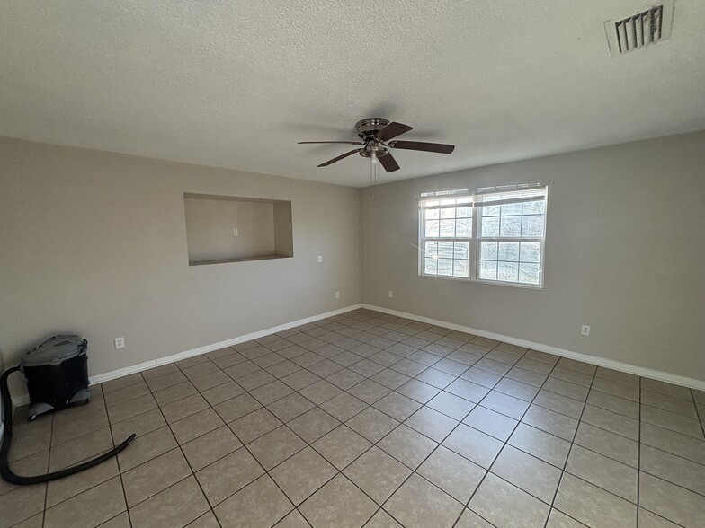 Building Photo - 1021 N Church Ave