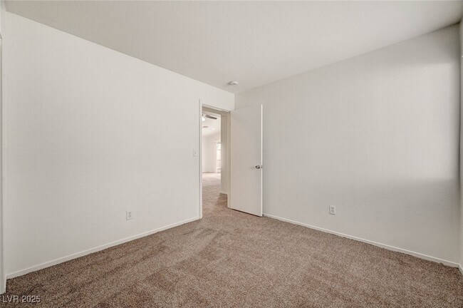 Building Photo - 9573 Paradise Rd