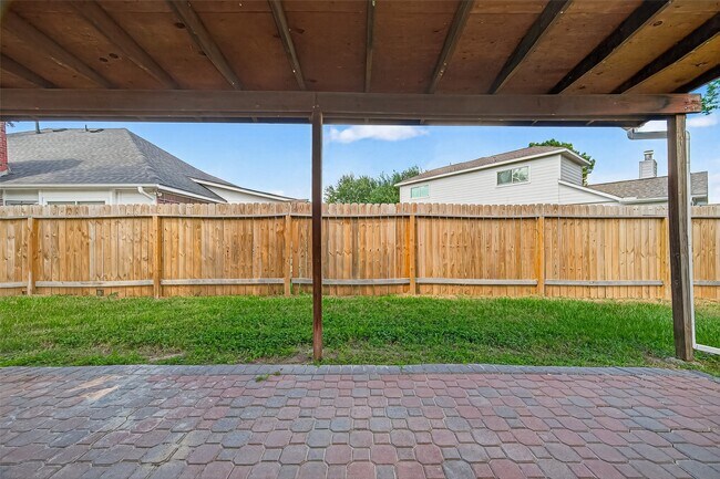 Building Photo - 18402 Willow Moss Dr