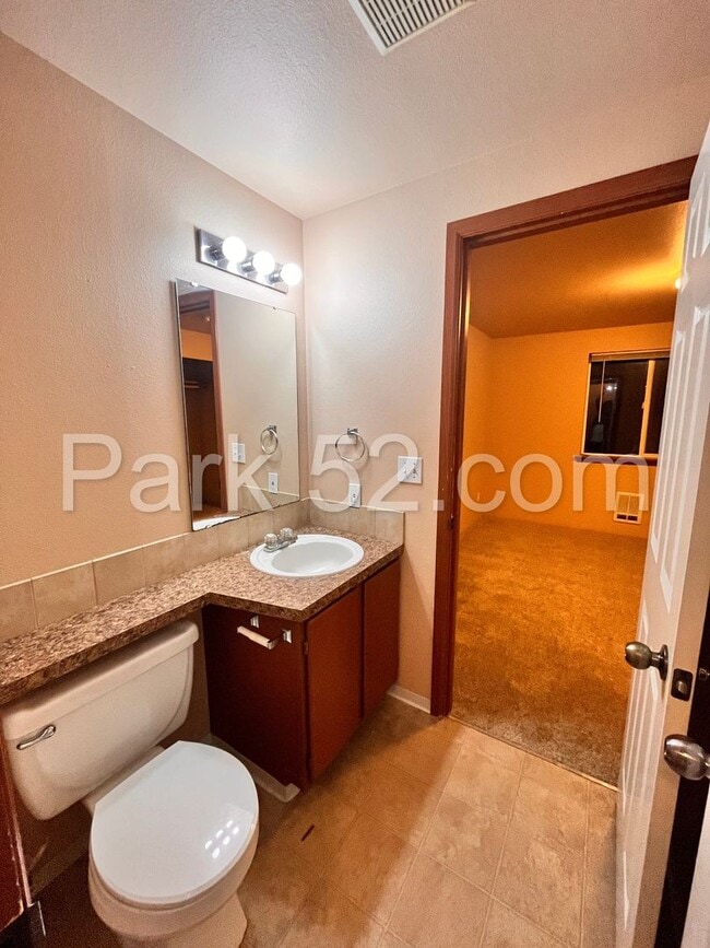 Building Photo - Puyallup Area 2 Bedroom 2nd Floor Apartment