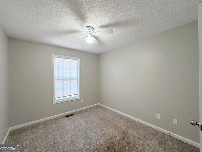 Building Photo - 11 Woodvine Ct