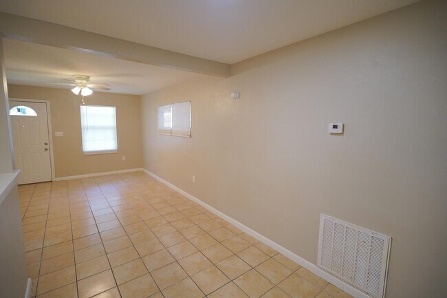 Building Photo - 2808 Southwood Dr