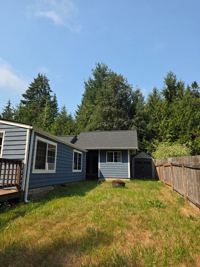 Building Photo - 1290 NE Fairgrounds Rd