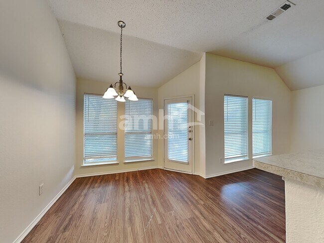 Building Photo - 219 Dartmouth Dr