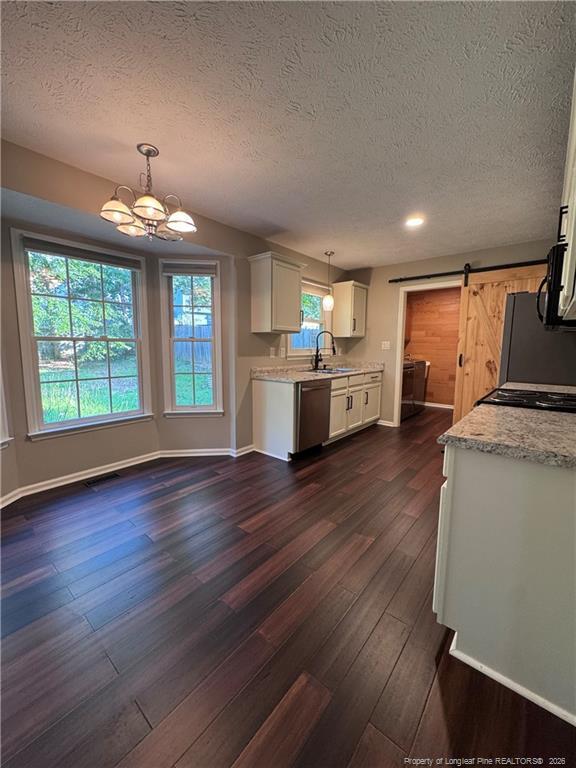 Building Photo - 3028 Coachway Dr