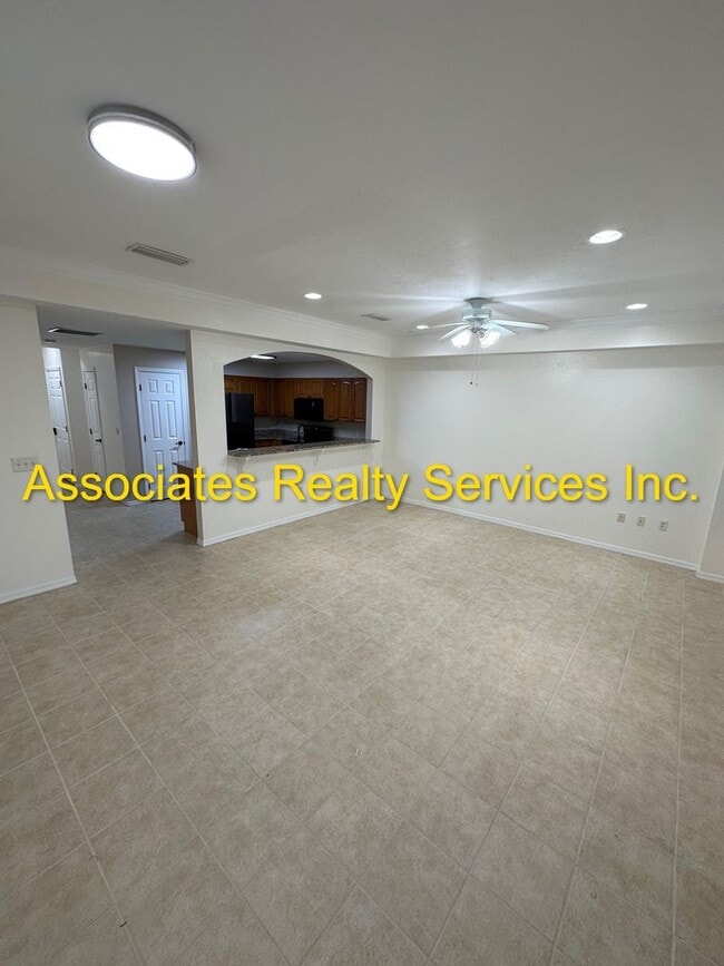 Building Photo - LOOK! Hot on the market! Spacious 2 bedroom condo in Mallorca Square! LOOK!