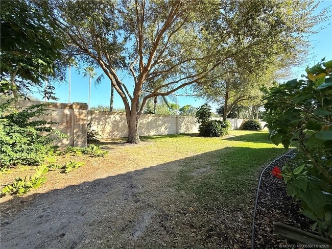 Building Photo - 3012 SW Mariposa Cir