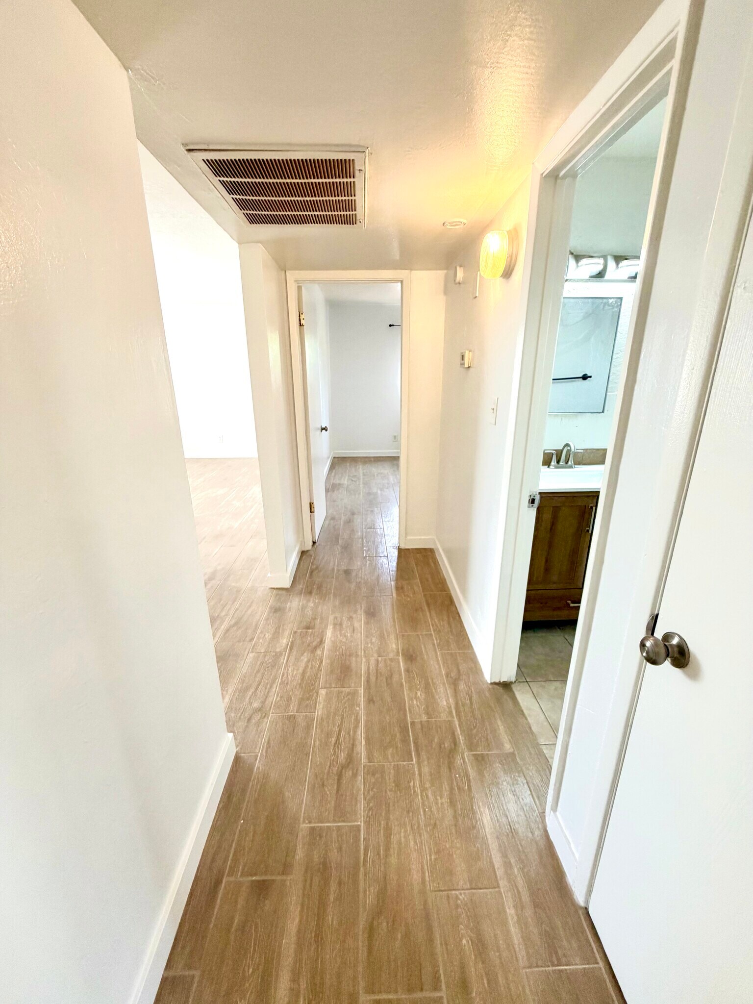 Building Photo - 1731 E Cheery Lynn Rd