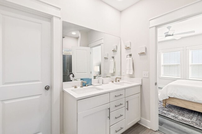 Building Photo - 24 Beach View Dr