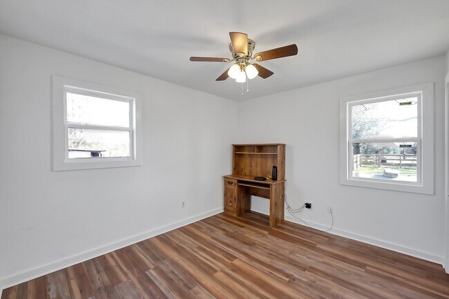 Building Photo - 1232 Co Rd 1805