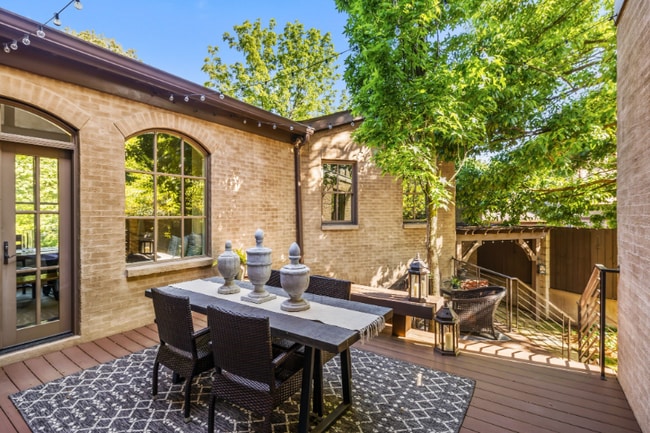 Building Photo - 1127 Glendale Ln