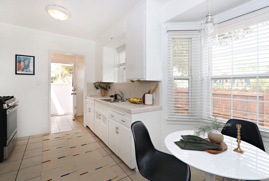 Building Photo - 329 N Avenue 66