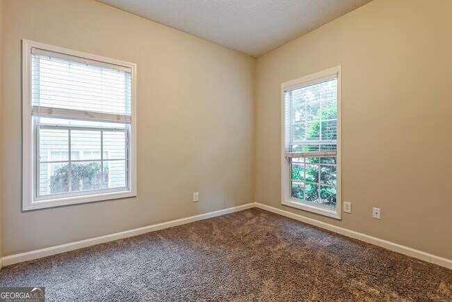 Building Photo - 329 Westhill Dr