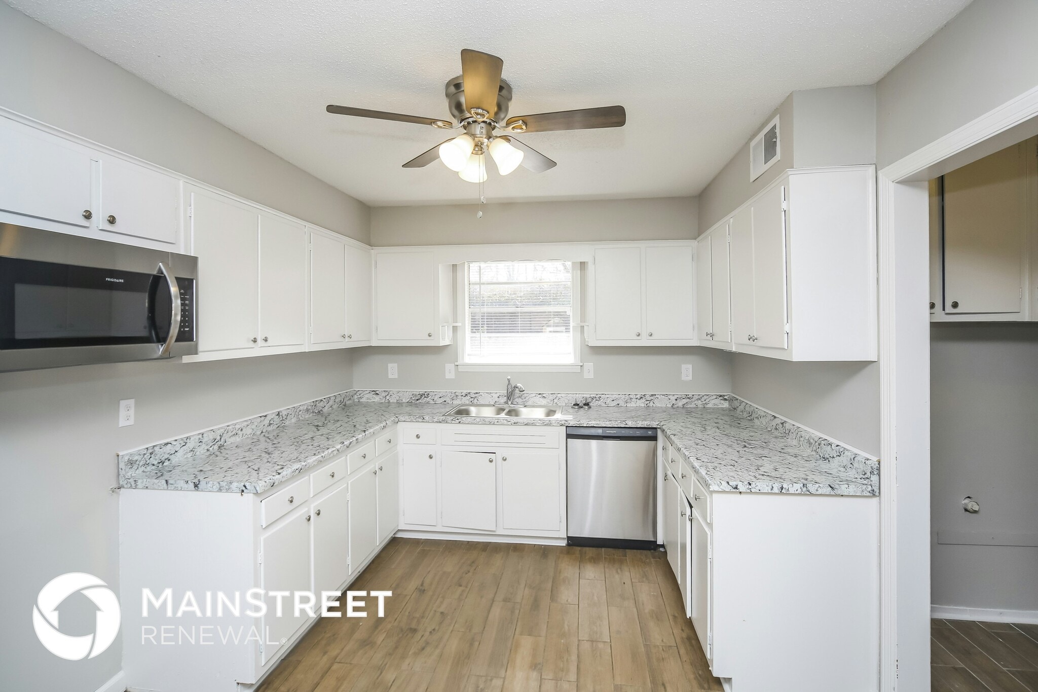 Building Photo - 8553 Chesterfield Dr