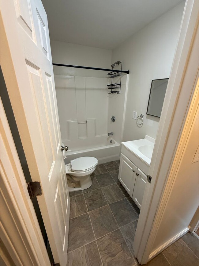 Building Photo - Charming 1 Bedroom, 1 Bath Owner-Occupied ...