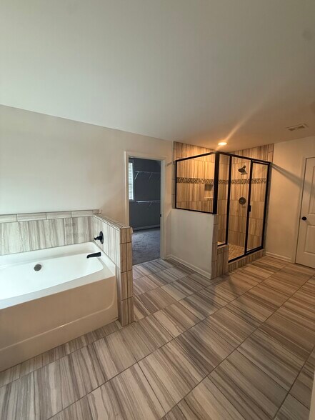 Building Photo - 6035 Stonebrook Ln