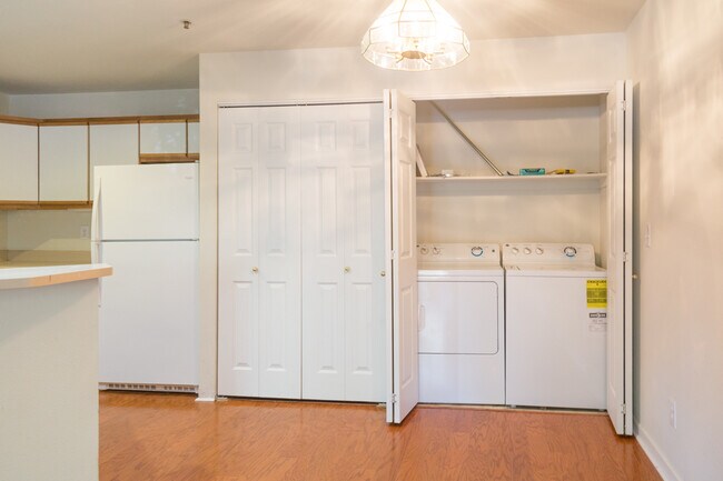 Building Photo - 33 S Boulder Cir