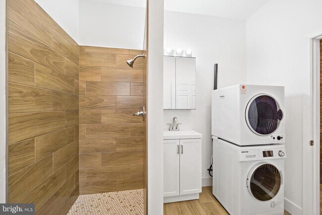 Building Photo - 2024 S 17th St