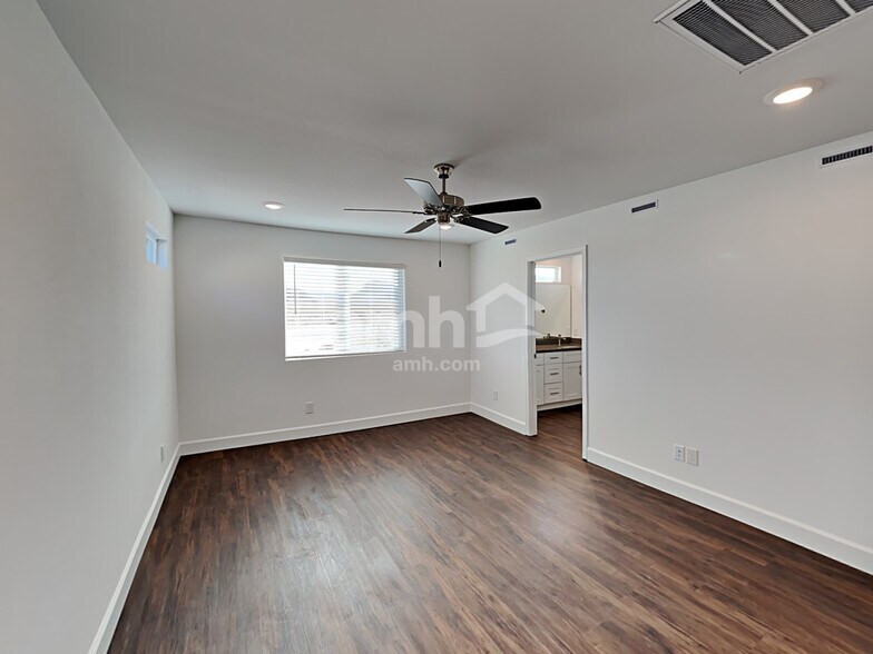 Building Photo - 8957 Tiger Tooth Ave